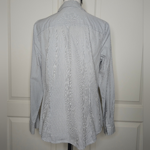 Vintage Loft Button Down Long-Sleeve Collared Top with Ruffle Detail - Picture 4 of 6
